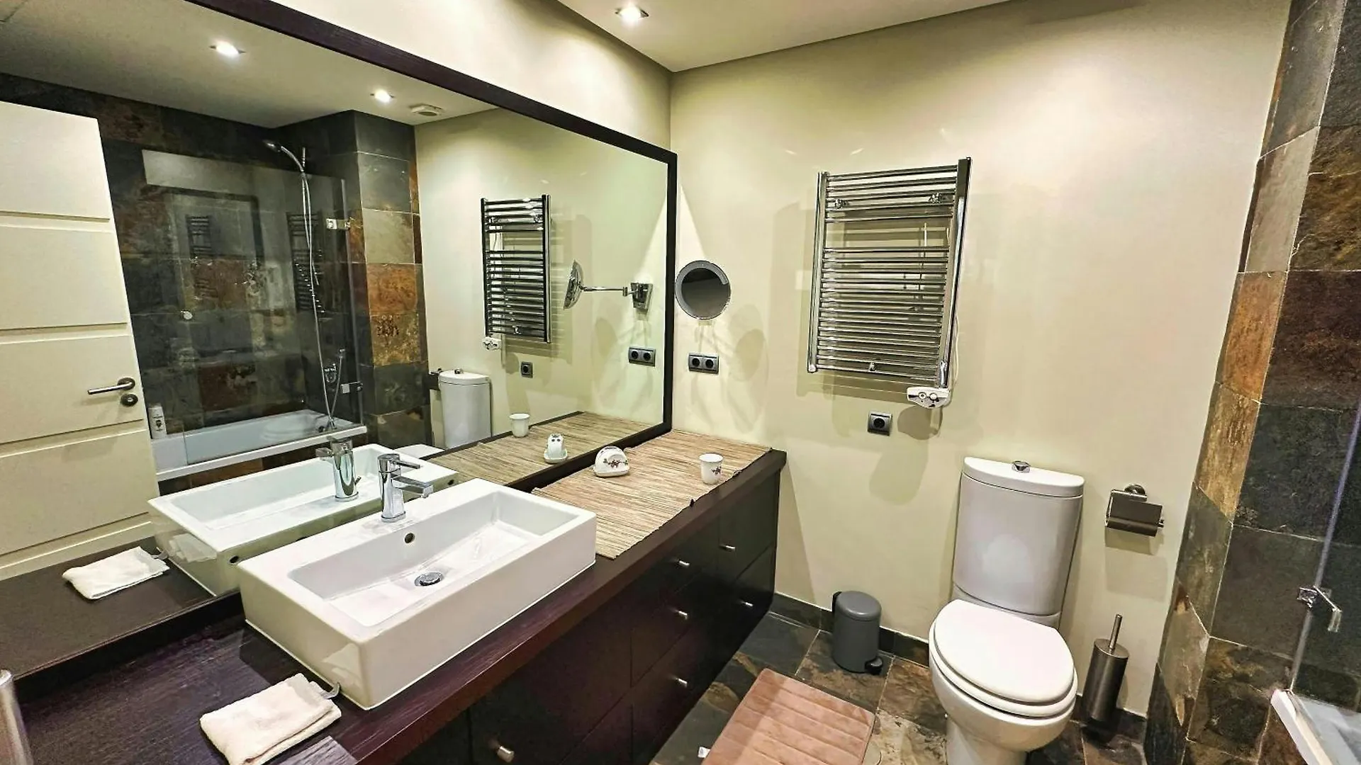 Lejlighed New Waterfront Gem W Rooftop Pool-Puerto Marina Benalmádena